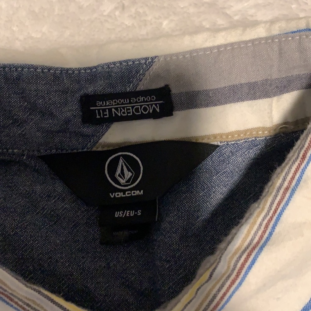 Volcom Short Sleeve collared shirt - Picture 2 of 4